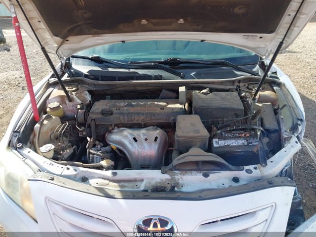 Toyota Camry Le Image 6