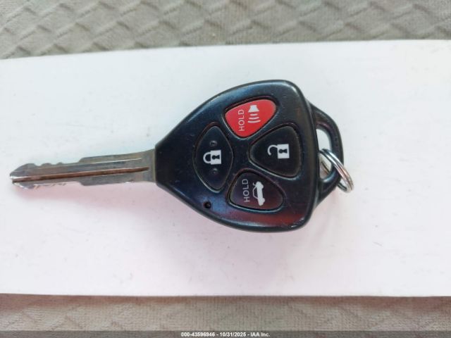 Toyota Camry Le Image 16