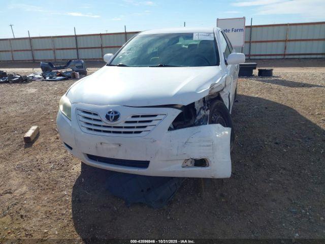 Toyota Camry Le Image 8