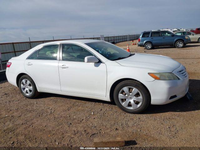 Toyota Camry Le Image 10