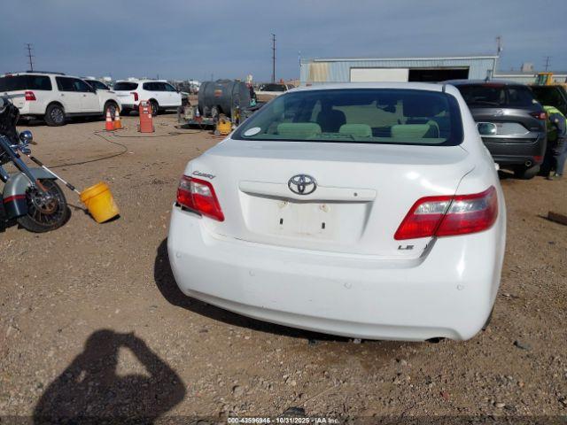 Toyota Camry Le Image 15