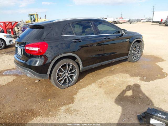 Mercedes-Benz GLA 4matic Image 4
