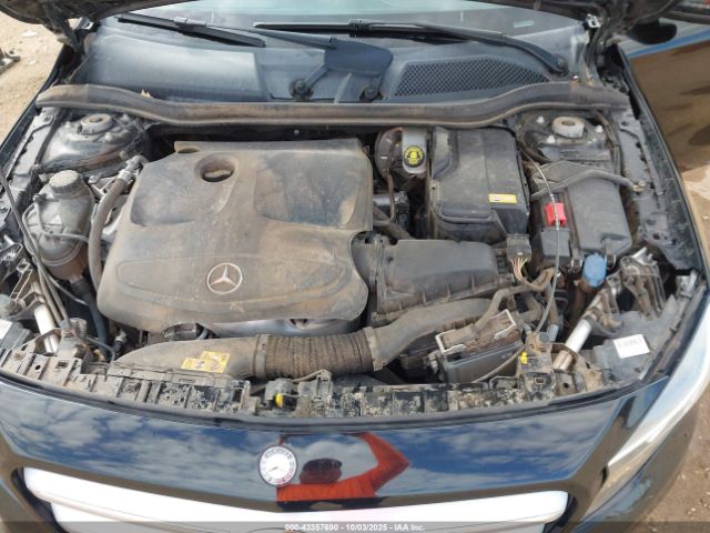 Mercedes-Benz GLA 4matic Image 13