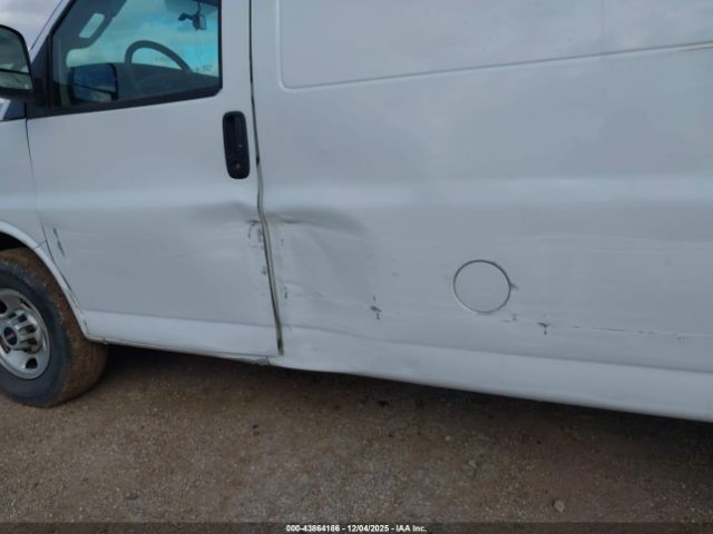 GMC Savana Work Van Image 16