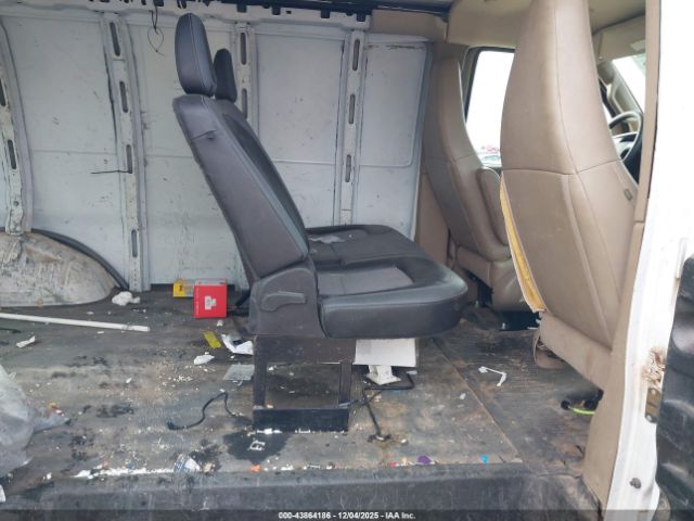 GMC Savana Work Van Image 15