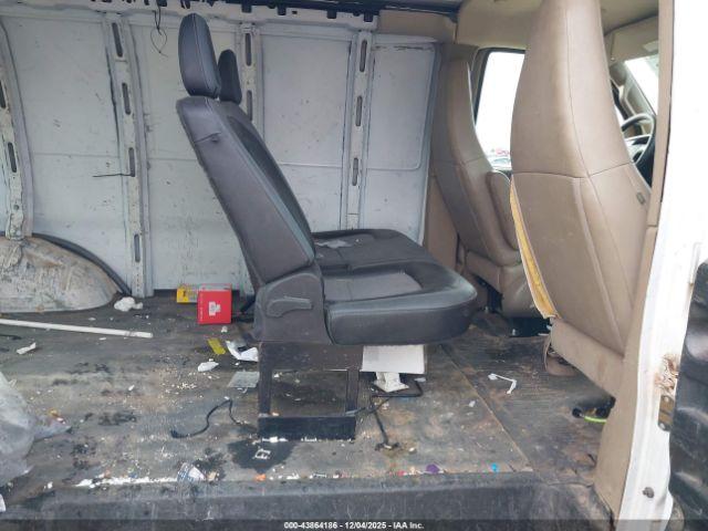 GMC Savana Work Van Image 15