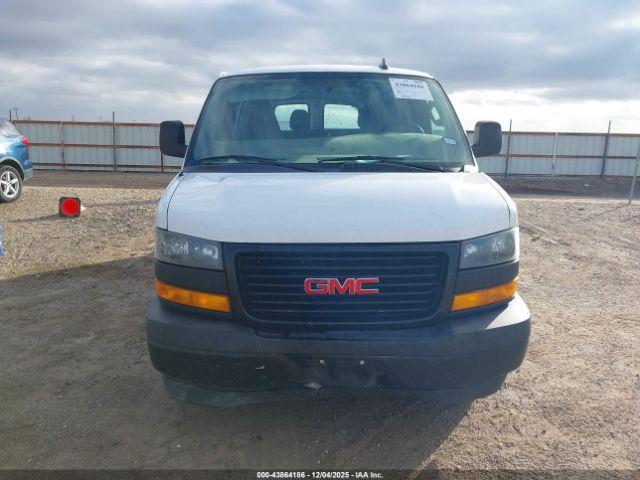 GMC Savana Work Van Image 11
