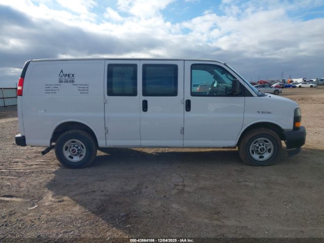 GMC Savana Work Van Image 9
