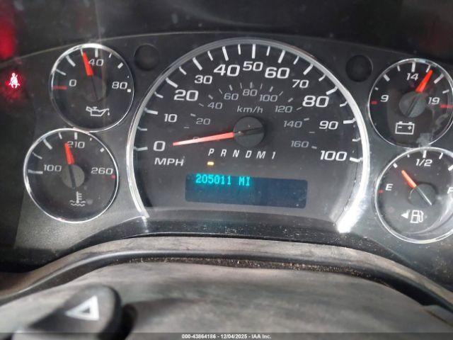 GMC Savana Work Van Image 12