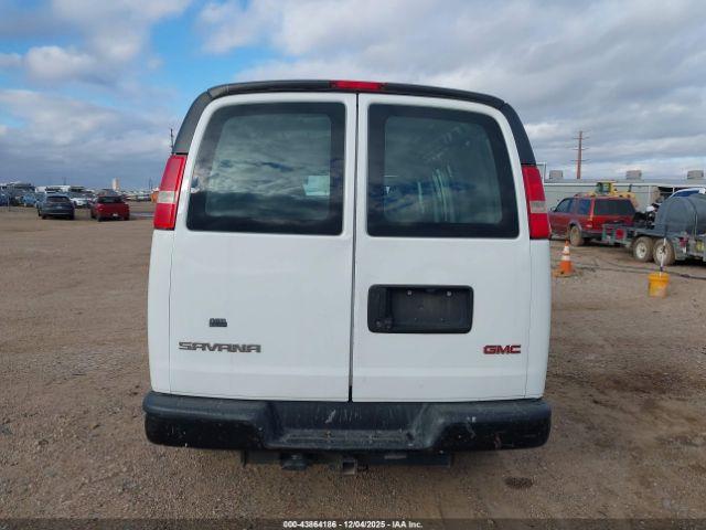 GMC Savana Work Van Image 10