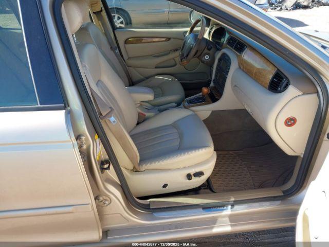 Jaguar X-Type 2.5 Image 2