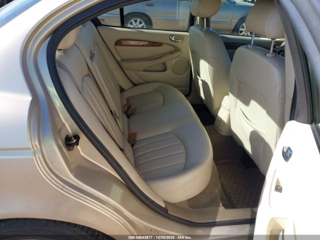 Jaguar X-Type 2.5 Image 5