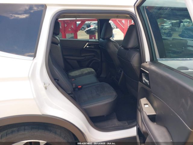 Mitsubishi Outlander Image 5