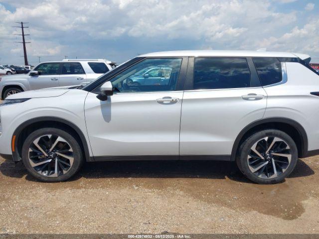 Mitsubishi Outlander Image 16