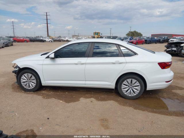 Volkswagen Jetta Image 2