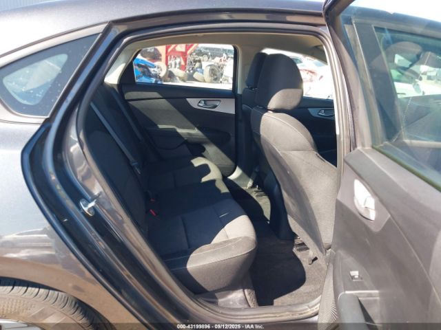 Kia Forte Lxs Image 4