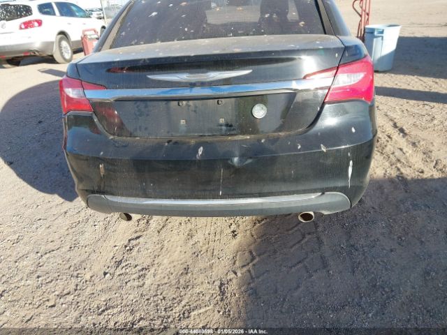 Chrysler 200 Limited Image 2