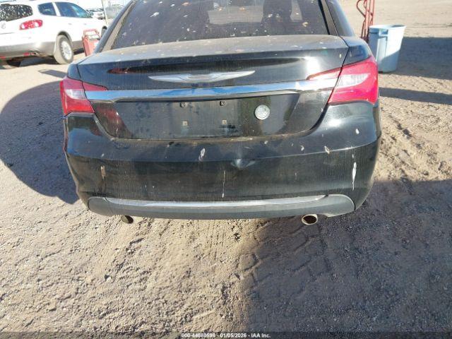 Chrysler 200 Limited Image 2