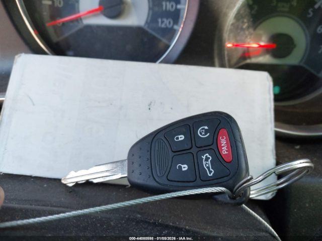 Chrysler 200 Limited Image 9