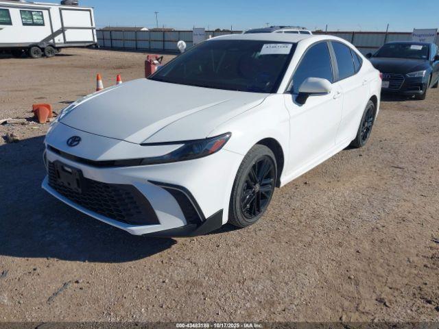 Toyota Camry Se Image 3