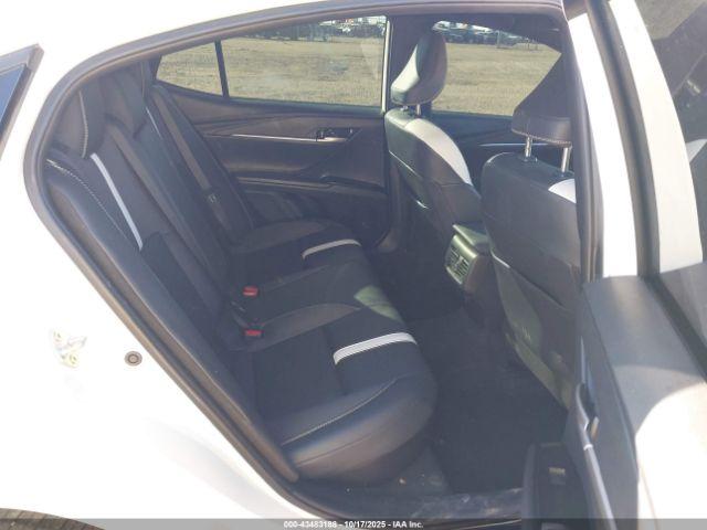 Toyota Camry Se Image 10