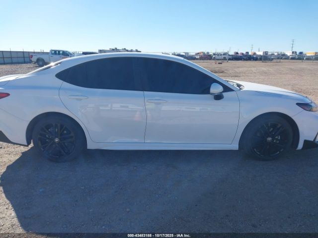 Toyota Camry Se Image 11