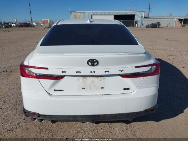 Toyota Camry Se Image 12