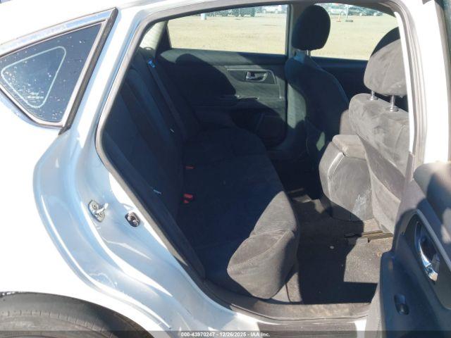 Nissan Altima 2.5 S Image 6