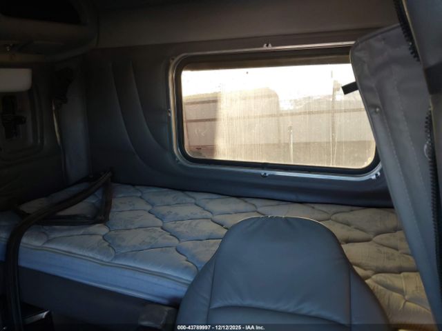 Peterbilt 389 Image 7