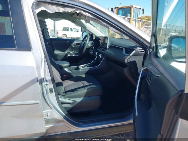 Toyota RAV4 Le Image 7