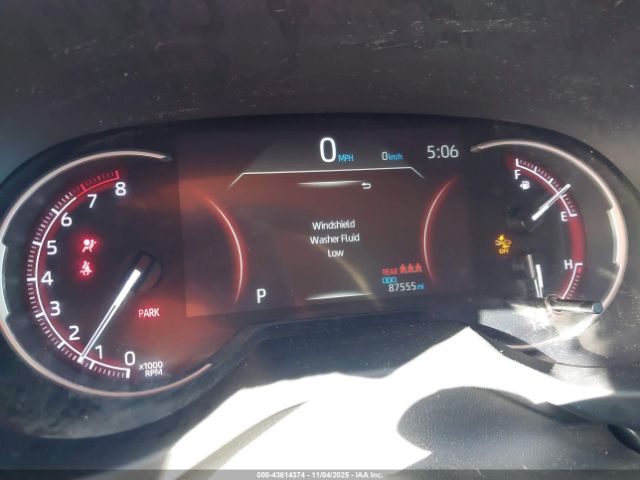 Toyota RAV4 Le Image 8