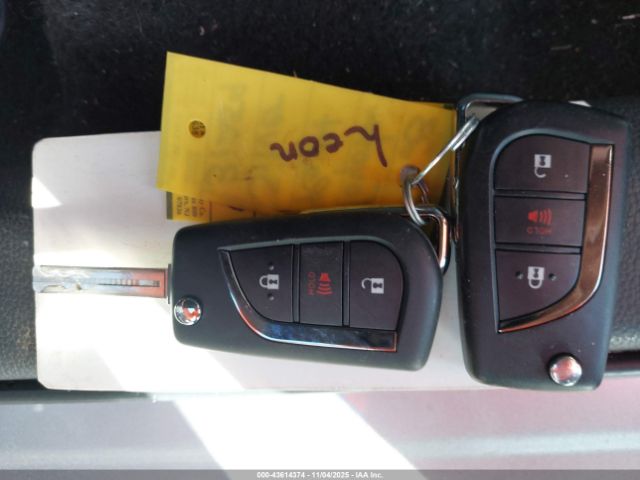 Toyota RAV4 Le Image 13