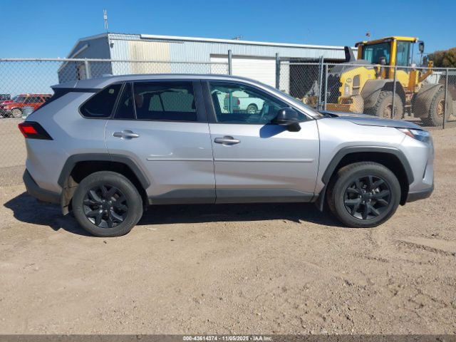 Toyota RAV4 Le Image 3