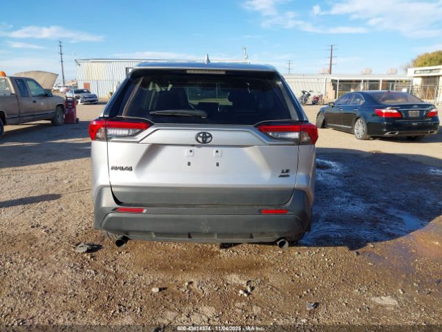 Toyota RAV4 Le Image 16