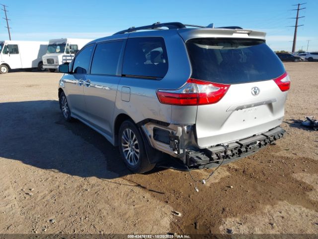 Toyota Sienna Xle Premium 8 Passenger Image 10