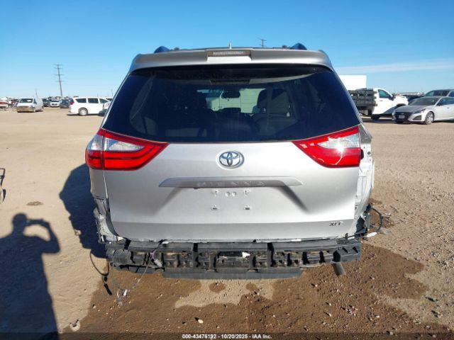 Toyota Sienna Xle Premium 8 Passenger Image 4