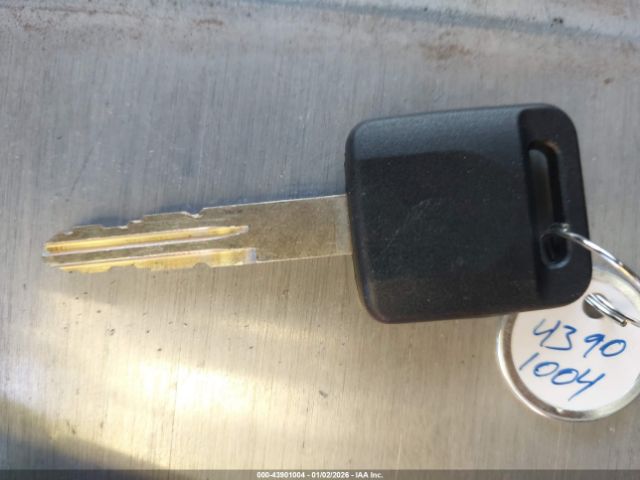 Nissan Versa 1.8s Image 11