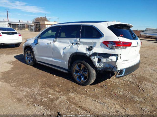 Toyota Highlander Limited Platinum Image 10