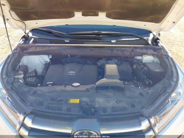 Toyota Highlander Limited Platinum Image 3