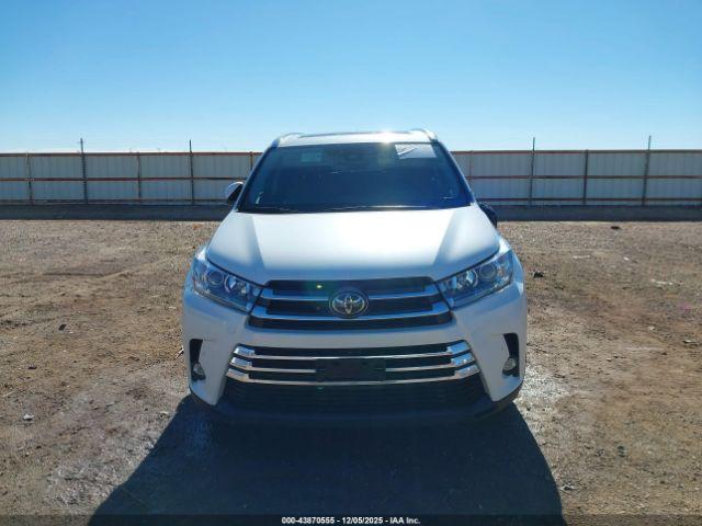 Toyota Highlander Limited Platinum Image 5