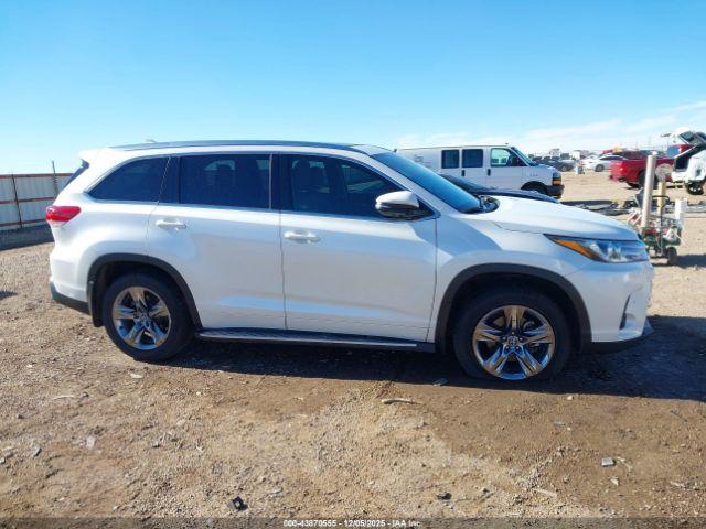 Toyota Highlander Limited Platinum Image 2