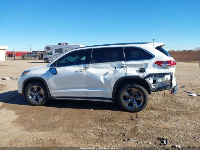 Toyota Highlander Limited Platinum Image 12