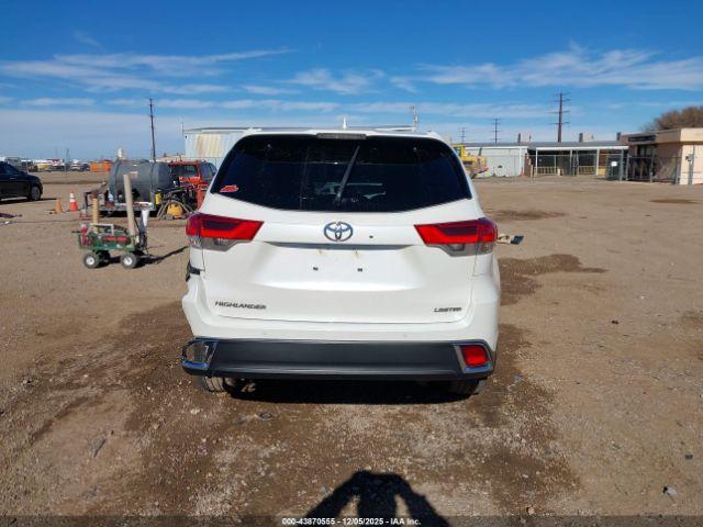 Toyota Highlander Limited Platinum Image 14